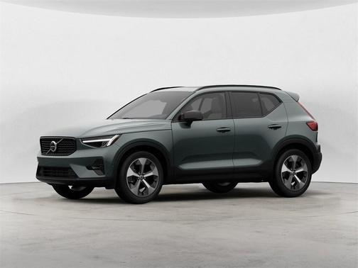 2026 Volvo XC40 B5 Plus