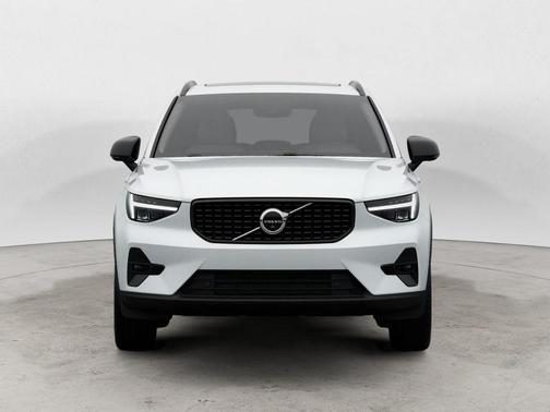 Crystal White 2026 Volvo XC40 B5 Plus