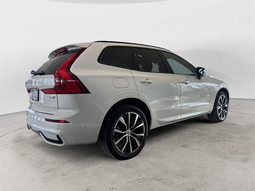 2025 Volvo XC60 B5 Plus