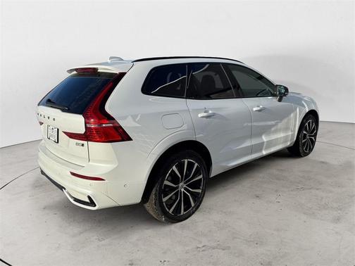 2025 Volvo XC60 B5 Plus