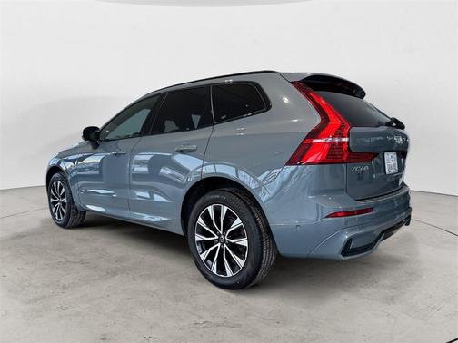 2023 Volvo XC60 B5 Plus Dark Theme