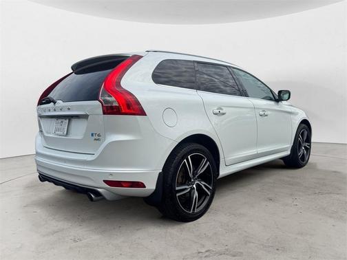 2017 Volvo XC60 T6 R-Design
