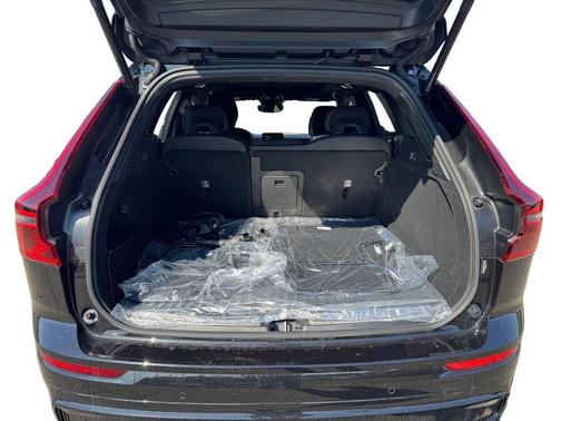 Ultra Black 2026 Volvo XC60 Plug-In Hybrid T8 Ultra Black Edition