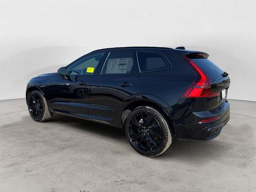 Ultra Black 2026 Volvo XC60 Plug-In Hybrid T8 Ultra Black Edition