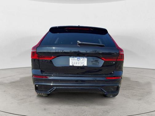 Ultra Black 2026 Volvo XC60 Plug-In Hybrid T8 Ultra Black Edition