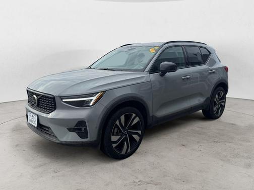 2025 Volvo XC40 B5 Plus Dark Theme