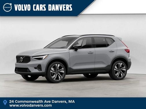 2025 Volvo XC40 B5 Plus Dark Theme