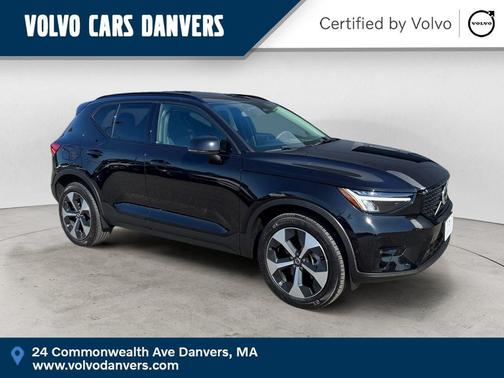 Onyx Black Metallic 2024 Volvo XC40 B5 Plus Dark Theme