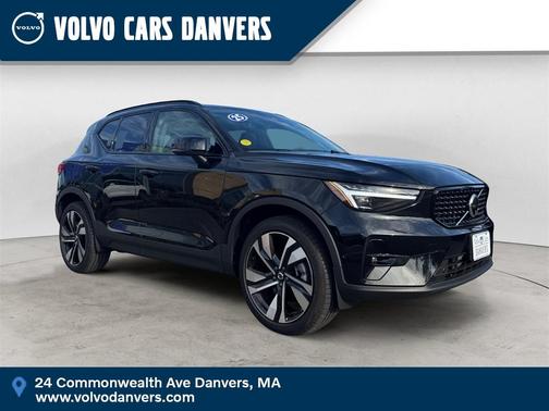 2025 Volvo XC40 B5 Plus Dark Theme