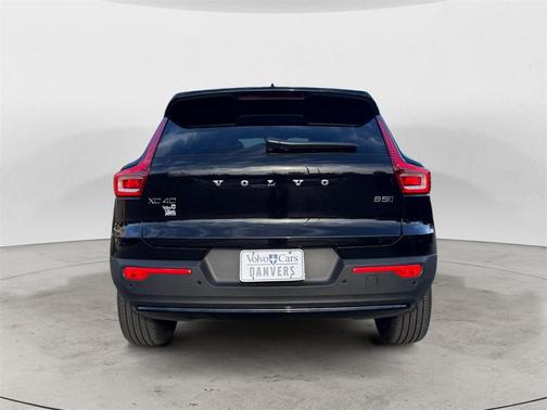 2025 Volvo XC40 B5 Plus Dark Theme