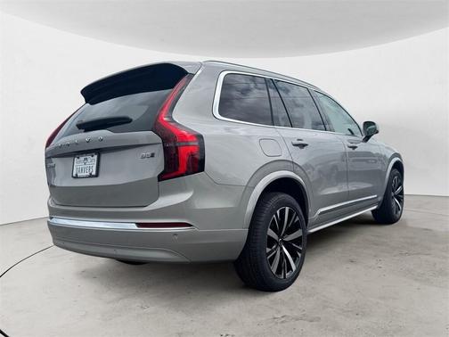 2025 Volvo XC90 B5 Core