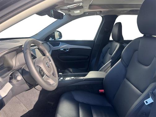 2024 Volvo XC90 B5 Core Bright Theme