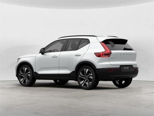 2026 Volvo XC40 B5 Plus