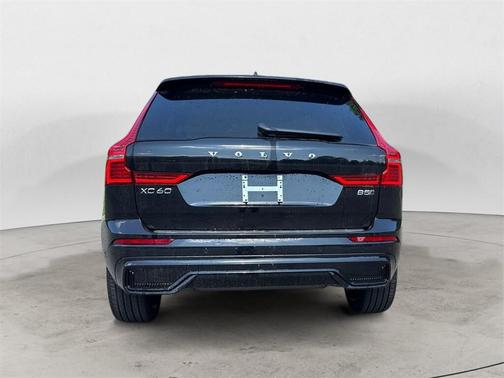 2025 Volvo XC60 B5 Ultra