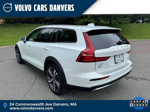 2024 Volvo V60 Cross Country B5 Plus