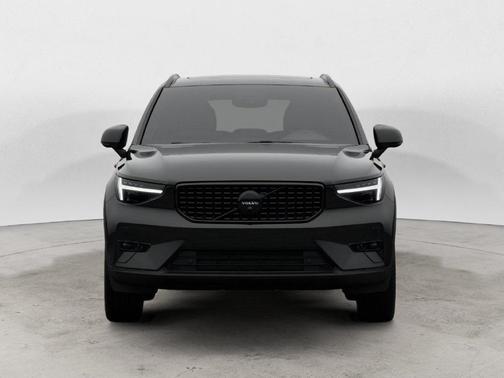Ultra Black 2026 Volvo XC40 B5 Ultra Black Edition
