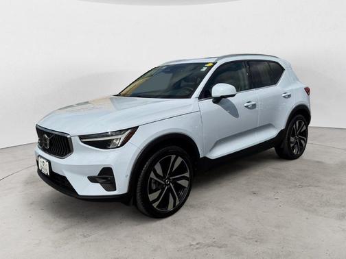 Cloud 9 White 2024 Volvo XC40 B5 Plus Bright Theme