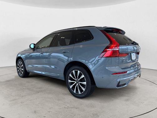 Gray Metallic 2023 Volvo XC60 B5 Plus Dark Theme