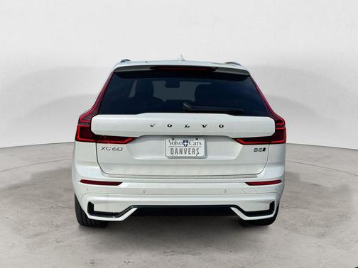 Crystal White 2026 Volvo XC60 B5 Plus