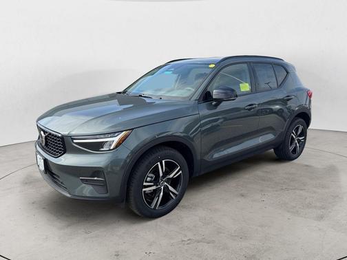 2026 Volvo XC40 B5 Core