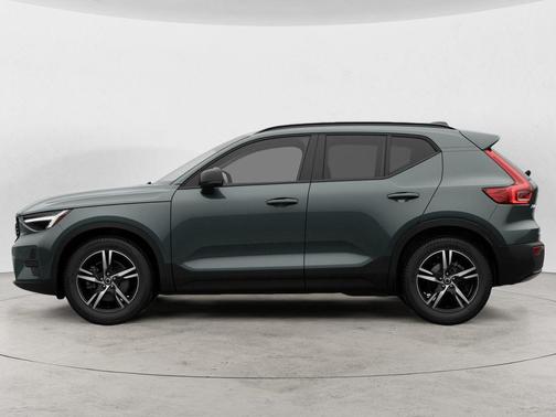 2026 Volvo XC40 B5 Core