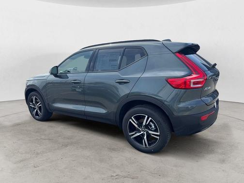 2026 Volvo XC40 B5 Core