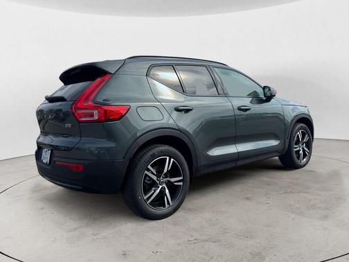 2026 Volvo XC40 B5 Core