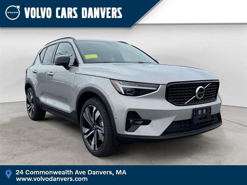2025 Volvo XC40 B5 Ultra Dark Theme