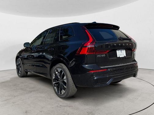 Onyx Black 2026 Volvo XC60 Plug-In Hybrid T8 Ultra