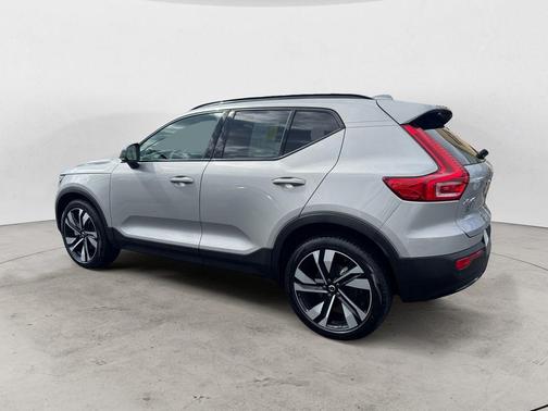 Silver 2025 Volvo XC40 B5 Plus Dark Theme