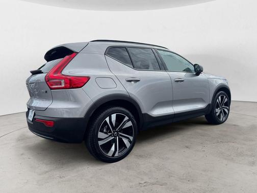 Silver 2025 Volvo XC40 B5 Plus Dark Theme