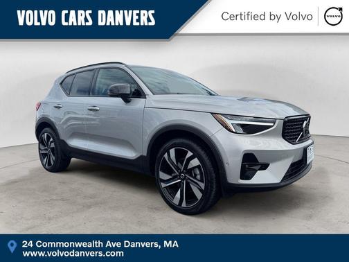 Silver 2025 Volvo XC40 B5 Plus Dark Theme