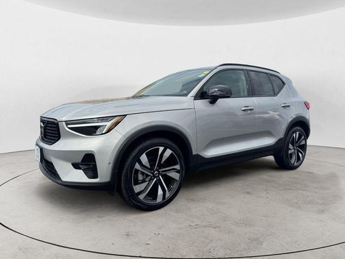Silver 2025 Volvo XC40 B5 Plus Dark Theme