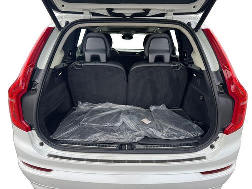 Crystal White Metallic 2023 Volvo XC90 B5 Core