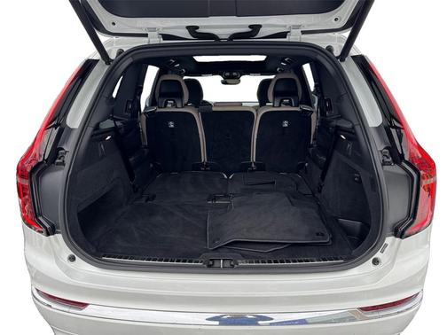 2025 Volvo XC90 B5 Plus