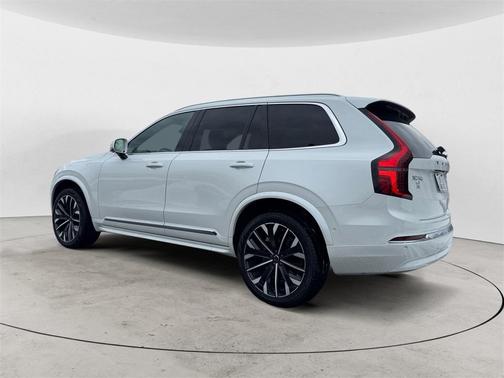 2025 Volvo XC90 B5 Plus