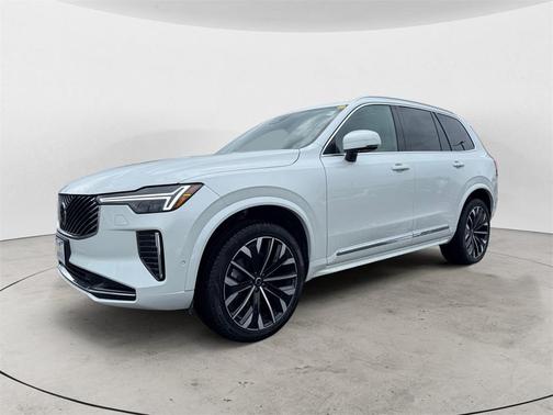 2025 Volvo XC90 B5 Plus