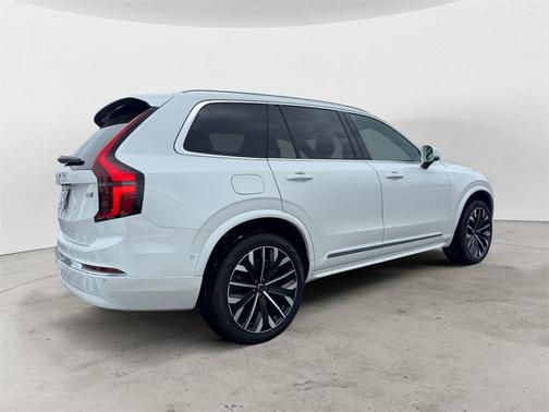 2025 Volvo XC90 B5 Plus