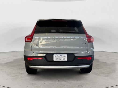 2025 Volvo XC40 B5 Core Bright Theme