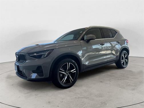2025 Volvo XC40 B5 Core Bright Theme