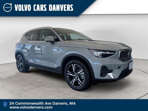2025 Volvo XC40 B5 Core Bright Theme