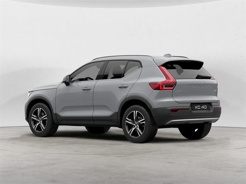2025 Volvo XC40 B5 Core Bright Theme