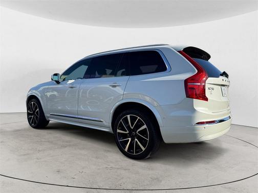 2024 Volvo XC90 B6 Ultimate Bright Theme 7-Seater