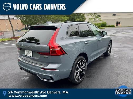 2023 Volvo XC60 B5 Plus Dark Theme