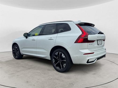 2026 Volvo XC60 B5 Plus
