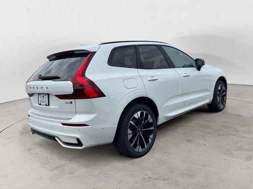 2026 Volvo XC60 B5 Plus
