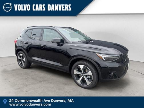 Onyx Black 2026 Volvo XC40 B5 Plus