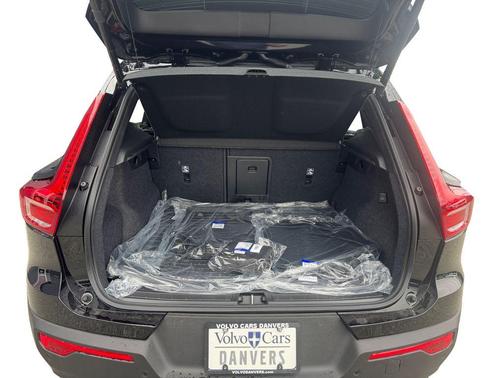 Onyx Black 2026 Volvo XC40 B5 Plus