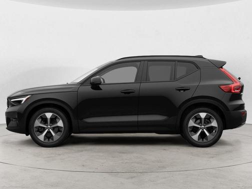 Onyx Black 2026 Volvo XC40 B5 Plus