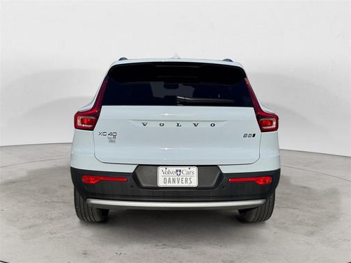 2025 Volvo XC40 B5 Plus Bright Theme